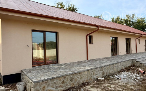 MAĎARSKO - TORNYOSNÉMETI NOVOSTAVBA 4 IZBOVÉHO RD 118 M2, POZEMOK 700M2