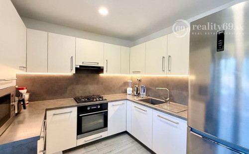 JAZERO - IRKUTSKÁ 4 IZBOVÝ BYT 71 M2, NOVÁ DISPOZÍCIA, LODŽIA A PIVNICA.