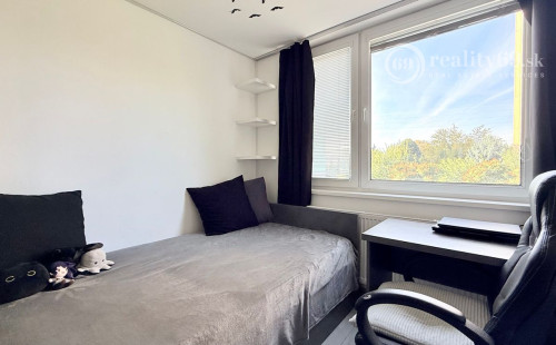 JAZERO - IRKUTSKÁ 4 IZBOVÝ BYT 71 M2, NOVÁ DISPOZÍCIA, LODŽIA A PIVNICA.