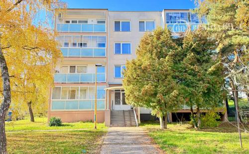 TERASA - 1 IZBOVÝ BYT 32 M2, UHEROVA ULICA 1 POSCHODIE