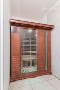 KOMÁROVCE - 5 IZBOVÝ RD 360 M2 SO SAUNOU, POZEMOK 3.629 M2