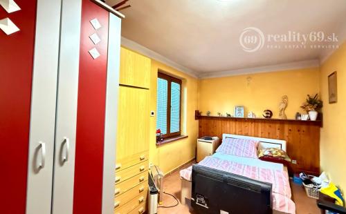 ZELENÝ DVOR - MONČÍ POTOK - POSCHODOVÁ CHATA 50 M2, POZEMOK 1.042