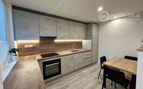 TERASA - KYSUCKÁ 3 IZBOVÝ BYT PO KOMPLETNEJ REKONŠTRUKCII