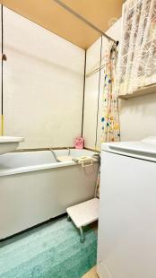 JAZERO - LADOŽSKÁ 2 IZBOVÝ BYT 49 M2, VÝBORNÝ STAV.