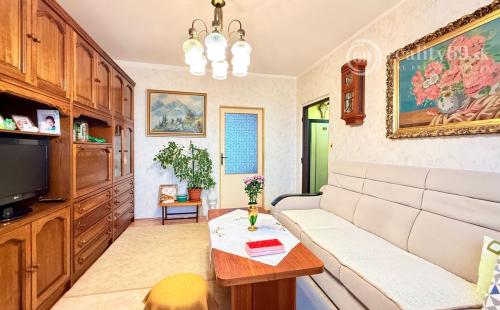 JAZERO - LADOŽSKÁ 2 IZBOVÝ BYT 49 M2, VÝBORNÝ STAV.