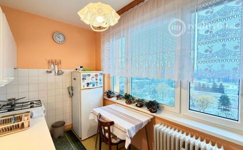 JAZERO - LADOŽSKÁ 2 IZBOVÝ BYT 49 M2, VÝBORNÝ STAV.