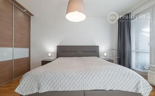 KVP - MODERNÝ 3 IZBOVÝ BYT 106 M2 V NOVOSTAVBE S TERASOU 115 M2 NA VÝBORNOM MIESTE.