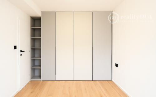 JUH - 2 IZBOVÝ KRIVÁ PRI AUPARKU NOVÝ BYT, TOP POLOHA