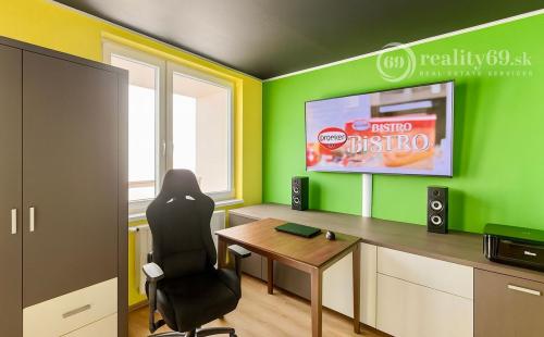 JAZERO - POLÁRNA 3 IZBOVÝ ZARIADENÝ BYT NA PRENÁJOM