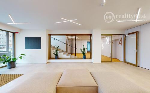 JUH - 2 IZBOVÝ NOVÝHOLOBYT KRIVÁ PRI AUPARKU, TOP POLOHA