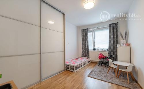 REZERVOVANÉ - KVP - MODERNÝ 3 IZBOVÝ BYT 106 M2 V NOVOSTAVBE S TERASOU 115 M2 NA VÝBORNOM MIESTE.