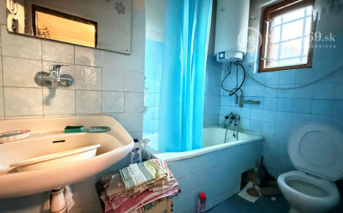 ZELENÝ DVOR - MONČÍ POTOK - POSCHODOVÁ CHATA 50 M2, POZEMOK 1.042