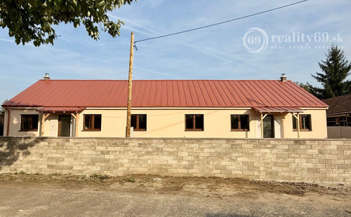 MAĎARSKO - TORNYOSNÉMETI NOVOSTAVBA 4 IZBOVÉHO RD 118 M2, POZEMOK 700M2