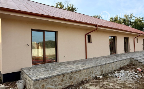 MAĎARSKO - TORNYOSNÉMETI NOVOSTAVBA 4 IZBOVÉHO RD 118 M2, POZEMOK 700M2