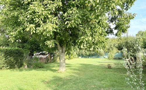 MAĎARSKO - TORNYOSNÉMETI STAVEBNÝ POZEMOK 600 M2 VŠETKY IS V DOSAHU.