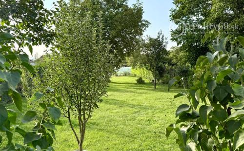 MAĎARSKO - TORNYOSNÉMETI STAVEBNÝ POZEMOK 600 M2 VŠETKY IS V DOSAHU.