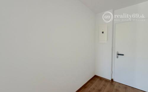 Bývanie snov na výbornej adrese Popradská  3-izbový byt s loggiou, garážové miesto, pivnica.