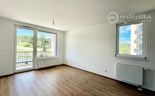 Bývanie snov na výbornej adrese Popradská  3-izbový byt s loggiou, garážové miesto, pivnica.