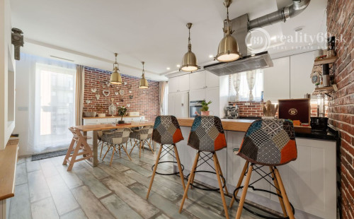 ZELENÁ STRÁŇ - PRIESTRANNÝ 4 IZBOVÝ BYT, 3 TERASY, 2 GARÁŽOVÉ MIESTA