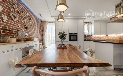 ZELENÁ STRÁŇ - PRIESTRANNÝ 4 IZBOVÝ BYT, 3 TERASY, 2 GARÁŽOVÉ MIESTA