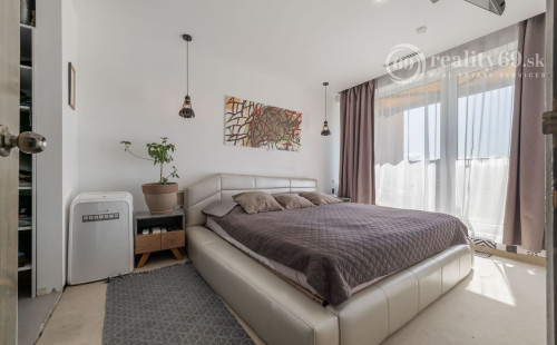 ZELENÁ STRÁŇ - PRIESTRANNÝ 4 IZBOVÝ BYT, 3 TERASY, 2 GARÁŽOVÉ MIESTA