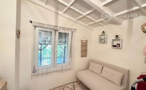 MAĎARSKO - JAZERO RAKACA - 4 IZBOVÁ CHATA, TERASA, VÍRIVKA.