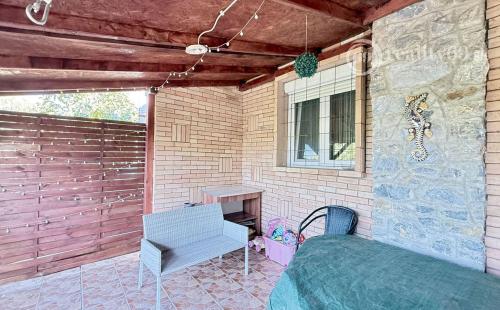 MAĎARSKO - JAZERO RAKACA - 4 IZBOVÁ CHATA, TERASA, VÍRIVKA.