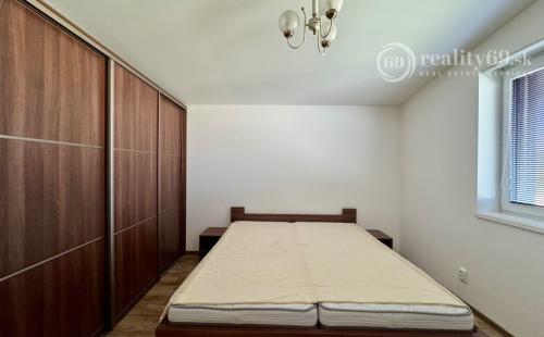 ČIŽATICE - 4 IZBOVÝ RD, TERASA, PEKNÝ POZEMOK 600 M2.