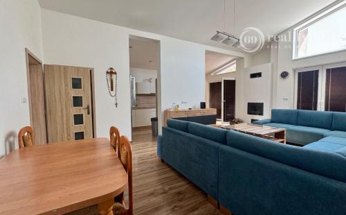 ČIŽATICE - 4 IZBOVÝ RD, TERASA, PEKNÝ POZEMOK 600 M2.