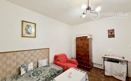 BUKOVEC - 4 IZBOVÝ RD V DOBROM STAVE POZEMOK 1.104 M2