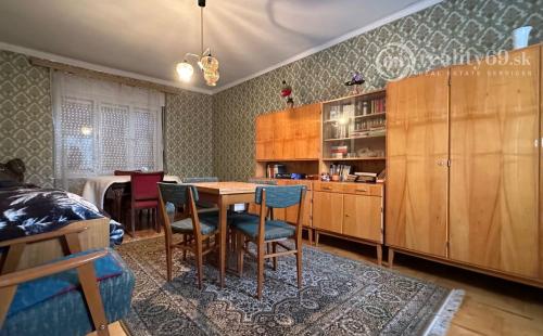 MAĎARSKO - ENCS SUPER DVOJGENERAČNÝ DOM  S ROZLOHOU 120 M2 + 120 M2