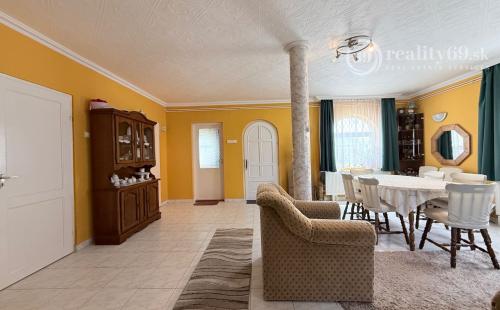 MAĎARSKO FORRÓ - SUPER 5 IZBOVÝ RD SO ZÁHRADOU