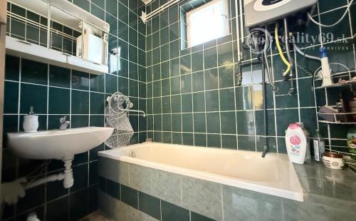 MAĎARSKO FORRÓ - SUPER 5 IZBOVÝ RD SO ZÁHRADOU