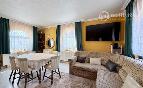 MAĎARSKO FORRÓ - SUPER 5 IZBOVÝ RD SO ZÁHRADOU