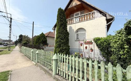 MAĎARSKO FORRÓ - SUPER 5 IZBOVÝ RD SO ZÁHRADOU