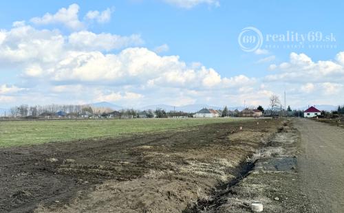 MAĎARSKO - ENCS STAVEBNÝ POZEMOK  1.000 M2, VŠETKY IS.