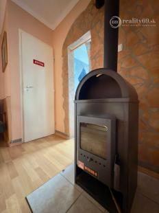 MAĎARSKO - JAZERO RAKACA - POSCHODOVÁ 3 IZBOVÁ CHATA PRI JAZERE S TERASOU.