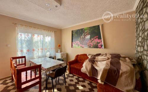 MAĎARSKO - JAZERO RAKACA - POSCHODOVÁ 3 IZBOVÁ CHATA PRI JAZERE S TERASOU.