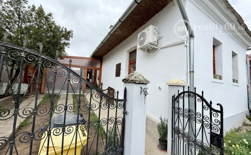 MAĎARSKO - HEJCE PEKNÝ 3 IZBOVÝ RODINNÝ DOM NA VEĽKOM POZEMKU