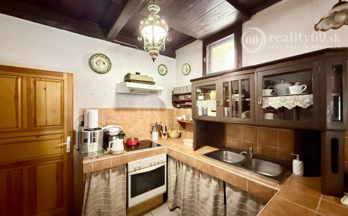 MAĎARSKO - HEJCE PEKNÝ 3 IZBOVÝ RODINNÝ DOM NA VEĽKOM POZEMKU