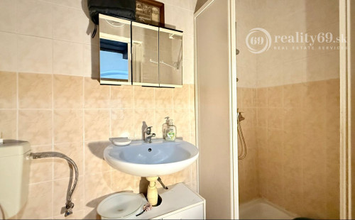 MAĎARSKO - HEJCE PEKNÝ 3 IZBOVÝ RODINNÝ DOM NA VEĽKOM POZEMKU