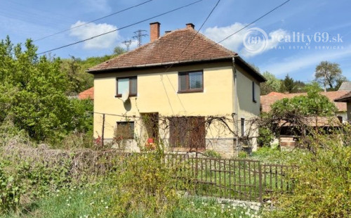 MAĎARSKO - PERKUPA 5 IZBOVÝ POSCHODOVÝ DOM PO REKONŠTRUKCII.