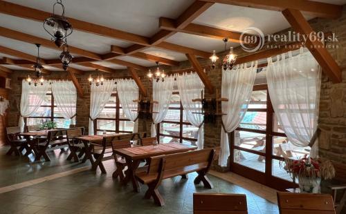 STEBNICKÁ HUTA - REKEREAČNÝ KOMPLEX SLNEČNÝ MAJER NA 22HA POZEMKU.