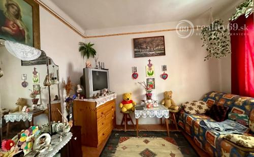 MAĎARSKO - SZENDRŐ ZREKONŠTRUOVANÝ 3 IZBOVÝ RD S PEKNÝM POZEMKOM.