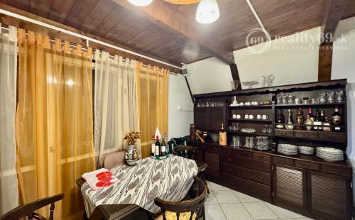 MAĎARSKO - PRI MISKOLCI - 3 IZBOVÁ POSCHODOVÁ CHATA 60 M2, TOP LOKALITA