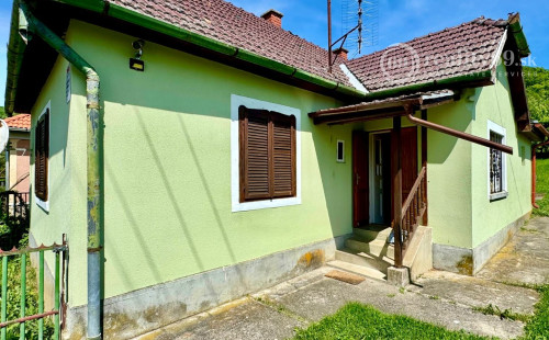 MAĎARSKO - TERESZTENYE  2 IZBOVÝ  RODINNÝ DOM S LETNOU KUCHYŇOU NA POZEMKU 2552 M2