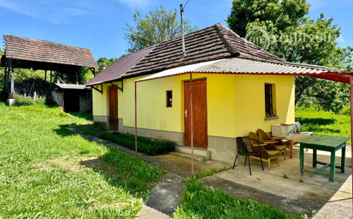 MAĎARSKO - TERESZTENYE  2 IZBOVÝ  RODINNÝ DOM S LETNOU KUCHYŇOU NA POZEMKU 2552 M2