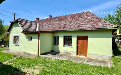 MAĎARSKO - TERESZTENYE  2 IZBOVÝ  RODINNÝ DOM S LETNOU KUCHYŇOU NA POZEMKU 2552 M2
