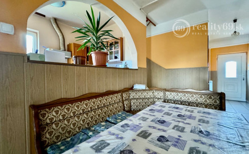 MAĎARSKO - MÉRA  5 IZBOVÝ POSCHODOVÝ RODINNÝ DOM S VEĽKÝM POZEMKOM 1080 M2.