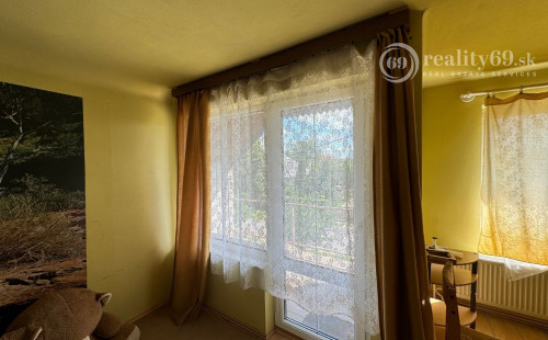 MAĎARSKO - MÉRA  5 IZBOVÝ POSCHODOVÝ RODINNÝ DOM S VEĽKÝM POZEMKOM 1080 M2.